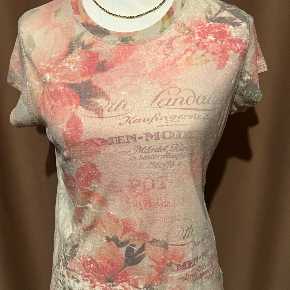 Floral Script Short-Sleeve Women's Tee - Pink & Cream